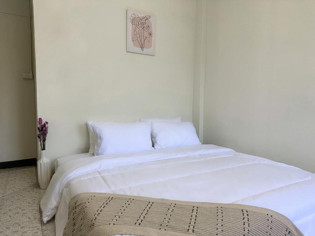 Montana Hotel & Hostel Phuket Karon Exterior foto