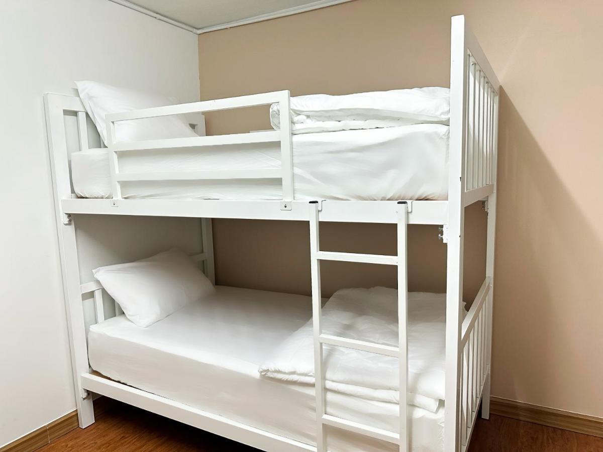 Montana Hotel & Hostel Phuket Karon Quarto foto