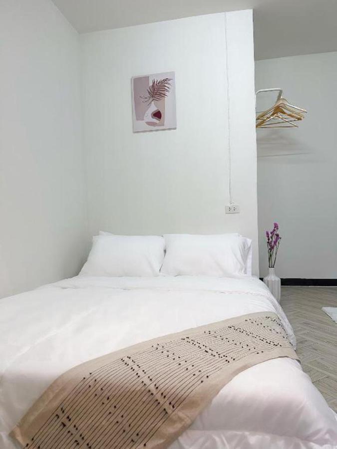 Montana Hotel & Hostel Phuket Karon Exterior foto