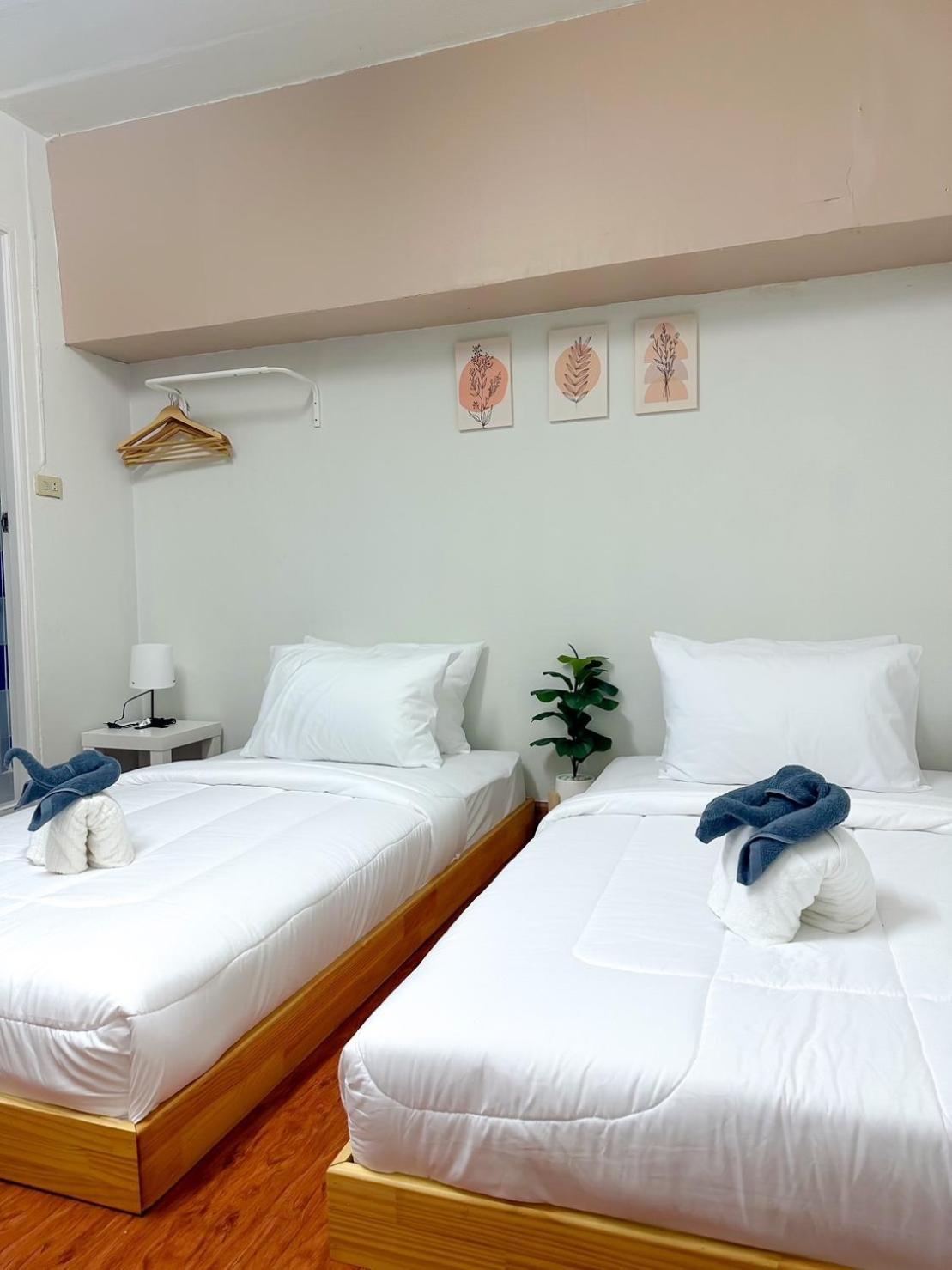 Montana Hotel & Hostel Phuket Karon Exterior foto