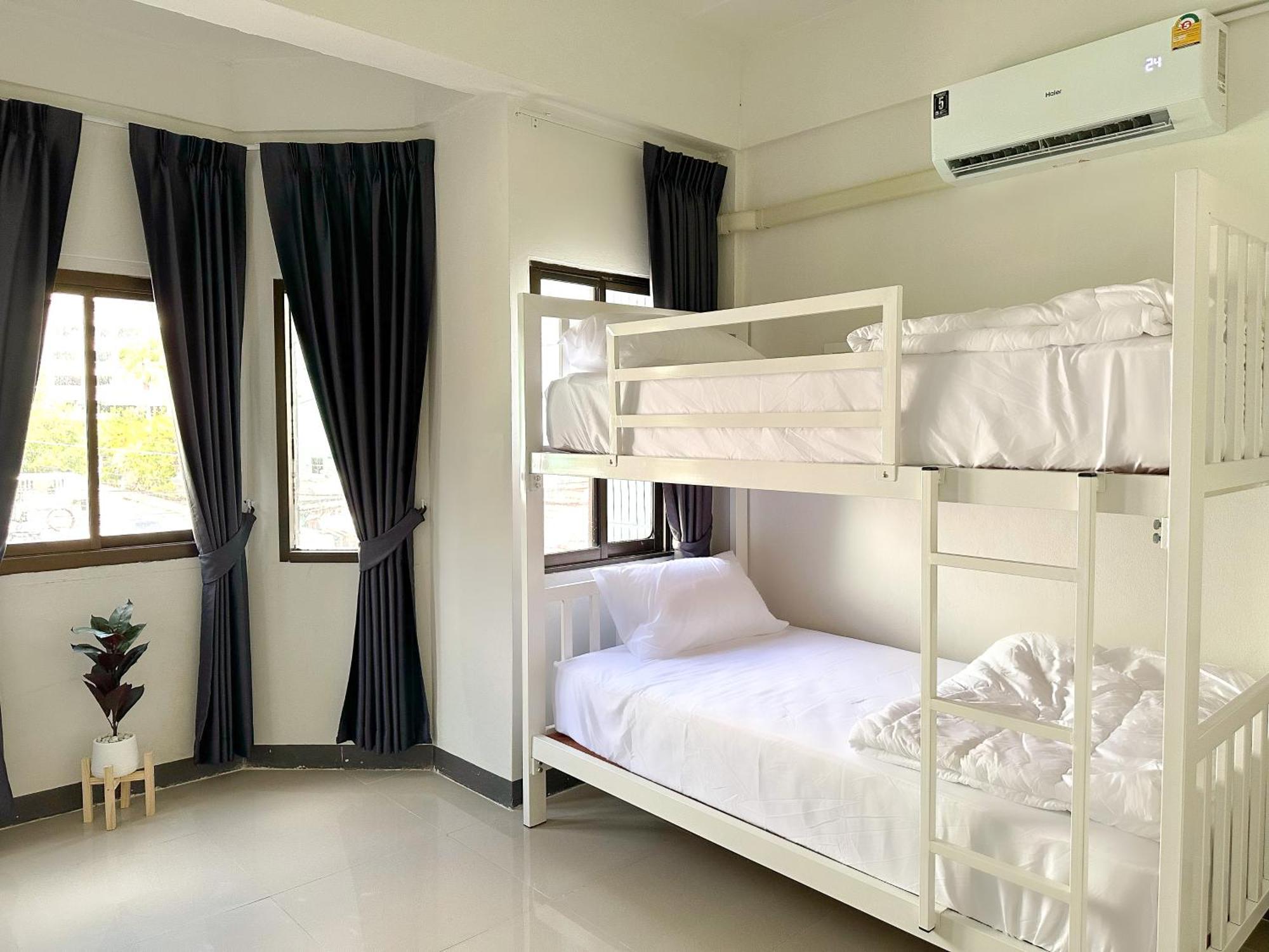 Montana Hotel & Hostel Phuket Karon Exterior foto